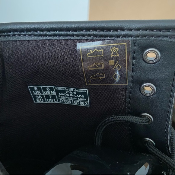 NIB Dr. Martens 1460Y Black Patent Leather Women's Boots - Picture 9 of 12